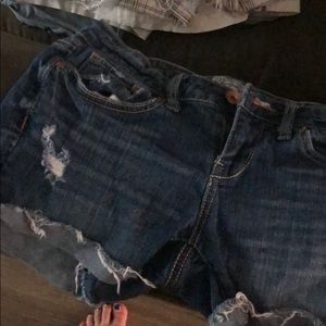 dark jean shorts, mid-rise